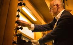 Organist Evert van de Veen geeft orgelconcert in Middelstum